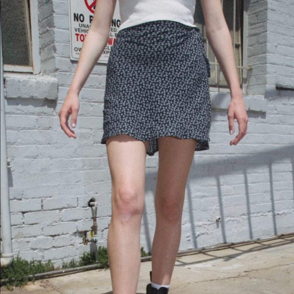 Brandy Melville Genevieve floral wrap skirt - navy